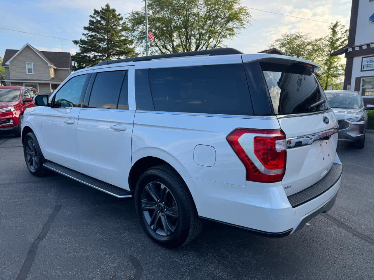 Used 2019 Ford Expedition Max XLT w/ Equipment Group 202A AWD/4WD image 19