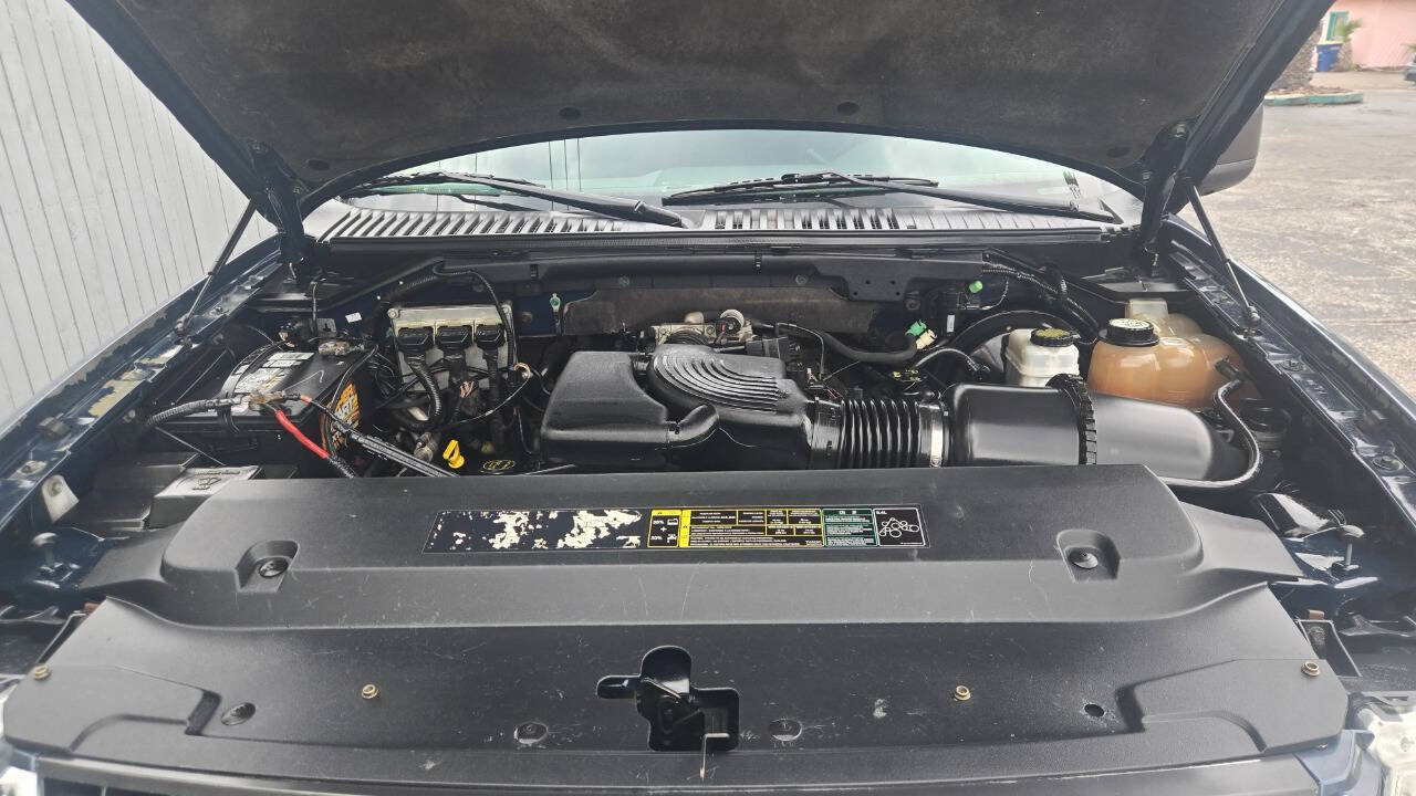 Used 2004 Ford Expedition XLS AWD/4WD image 20