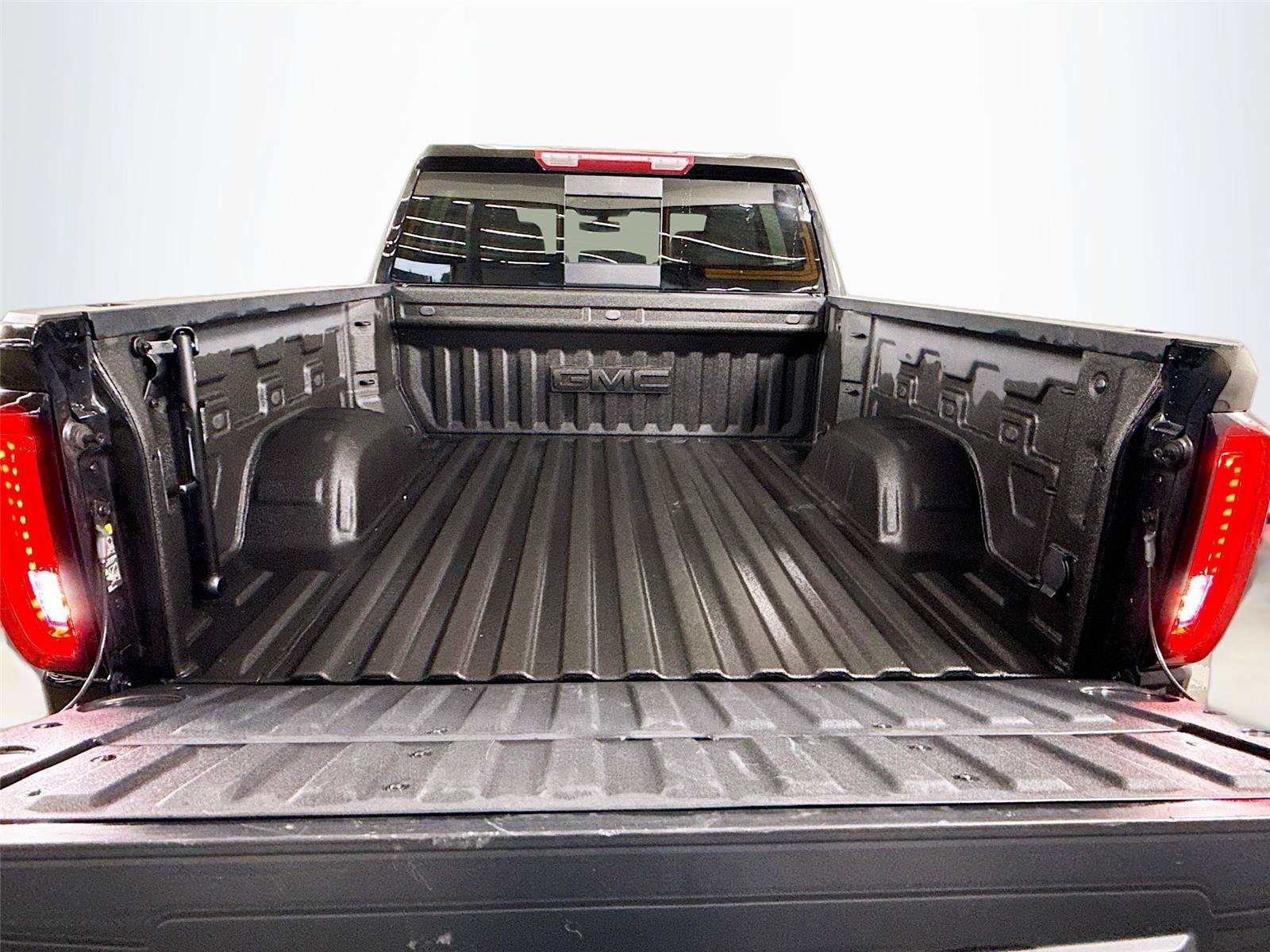 Used 2022 GMC Sierra 1500 SLT w/ SLT Premium Package AWD/4WD image 17