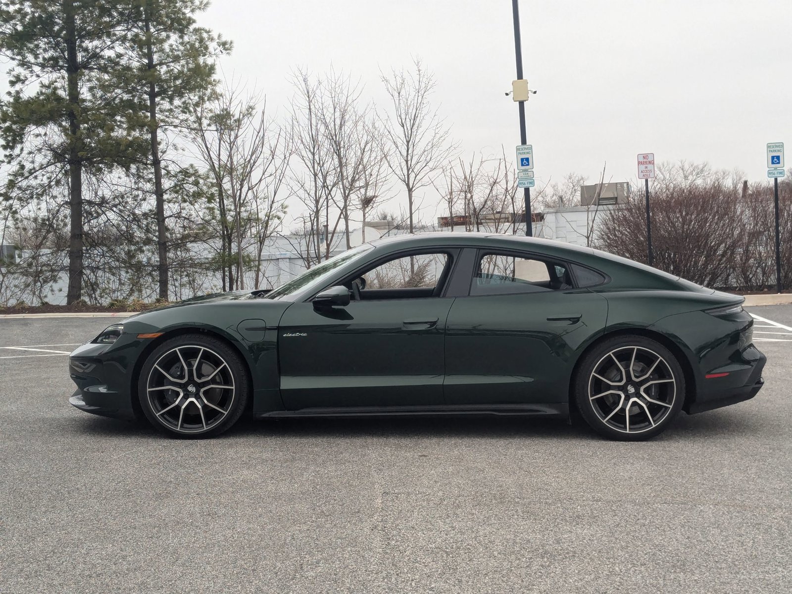 Used 2025 Porsche Taycan image 2