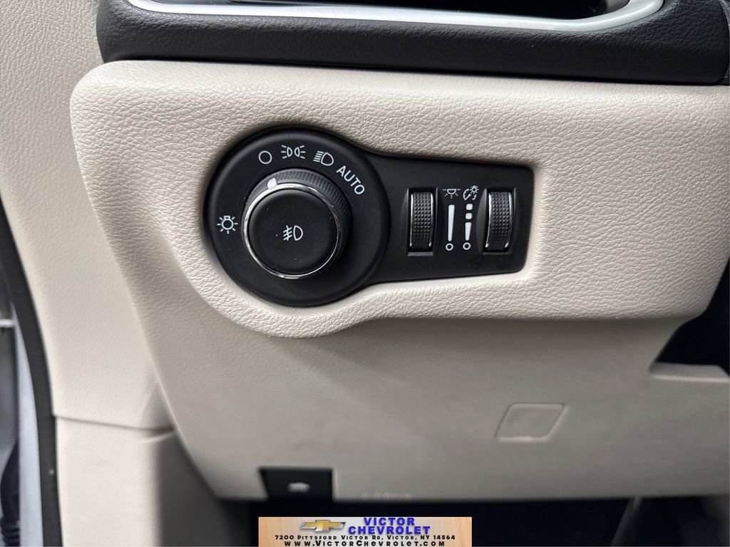 Used 2024 Chrysler Pacifica Touring-L image 26