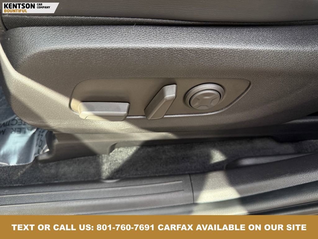 Used 2025 Kia Carnival image 31