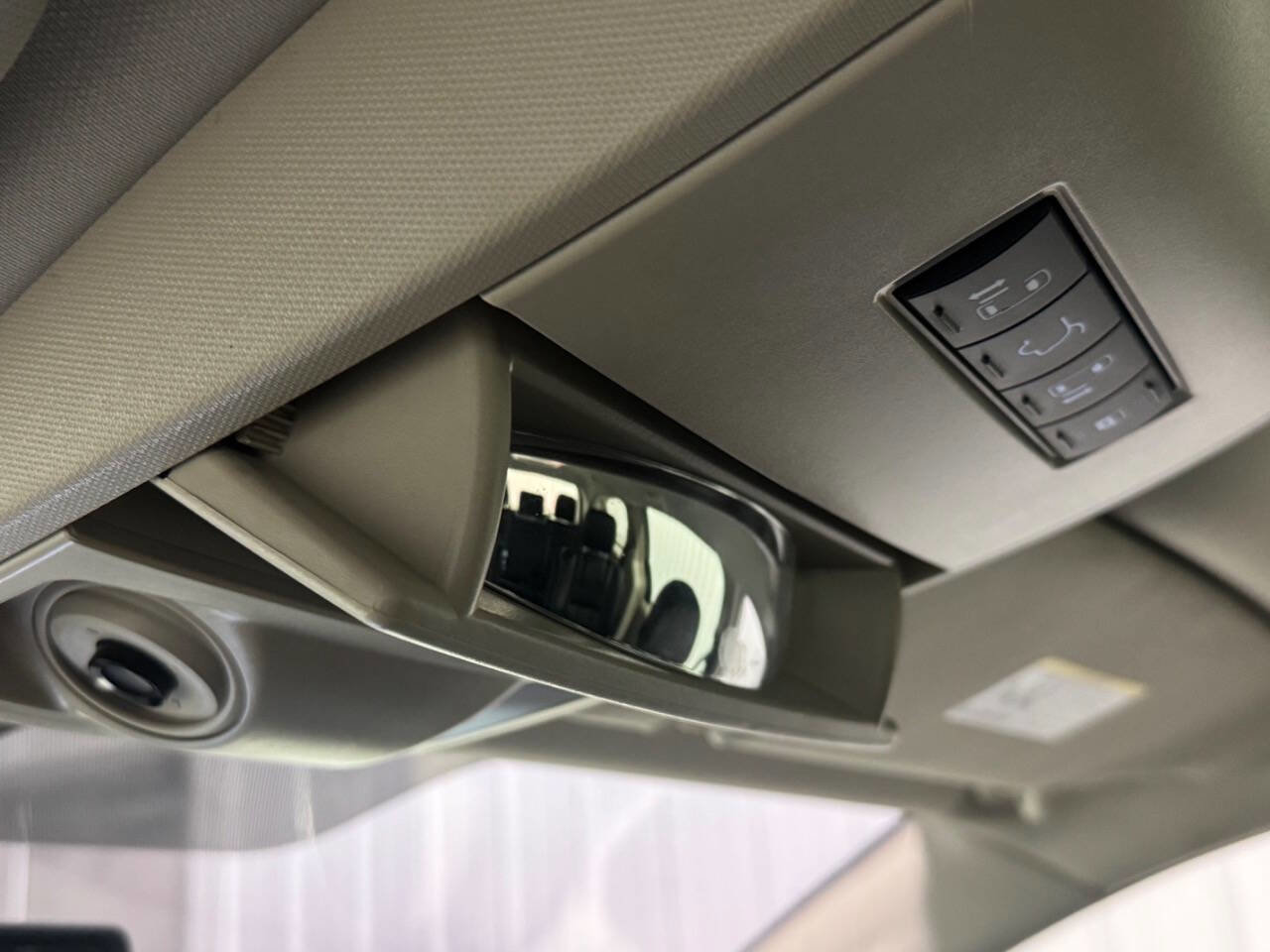 Used 2015 Chrysler Town & Country Touring-L w/ Driver Convenience Group image 43