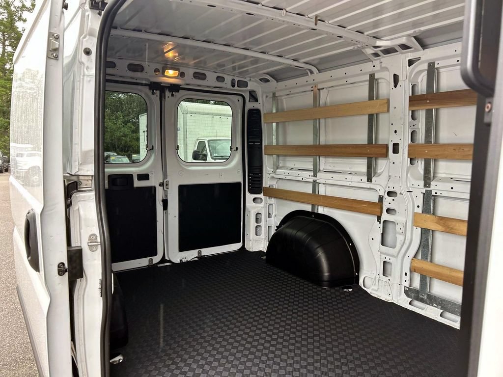 Used 2025 RAM ProMaster 2500 w/ U-Haul Equipment Group FWD image 17