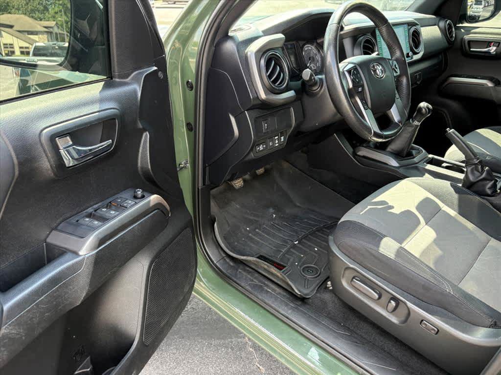 Used 2021 Toyota Tacoma TRD Off-Road w/ Technology Package AWD/4WD image 20