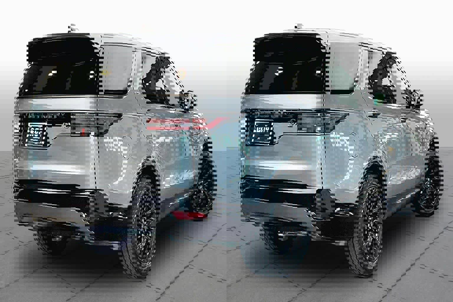 Used 2023 Land Rover Discovery S R-Dynamic image 13