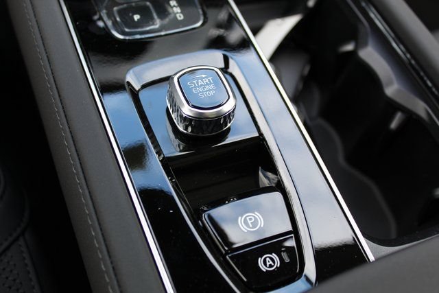 New 2026 Volvo XC90 B6 Plus w/ Protection Package Premier AWD/4WD image 28