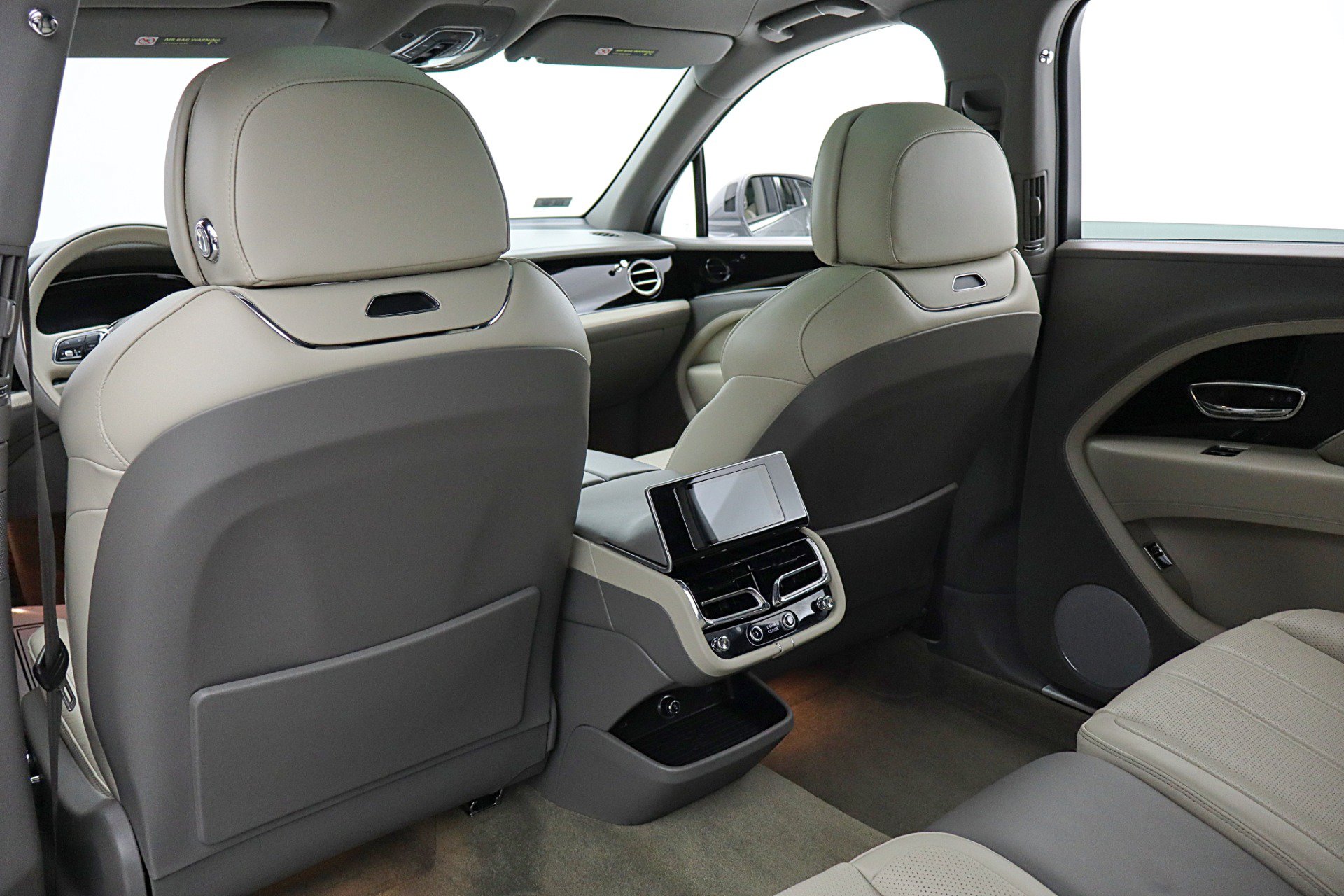 Used 2024 Bentley Bentayga Extended Wheelbase AWD/4WD image 47