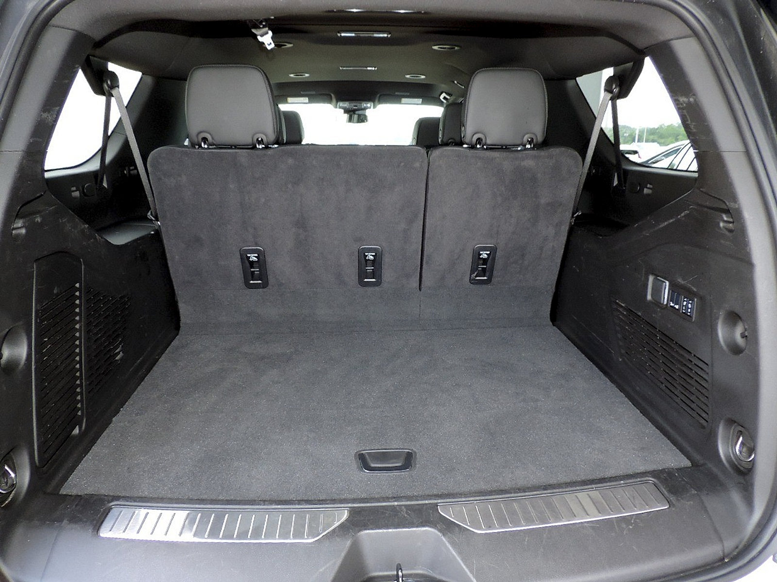 Certified 2025 GMC Yukon XL Denali AWD/4WD image 13
