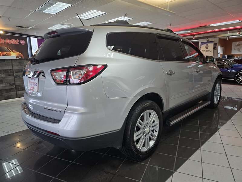 Used 2015 Chevrolet Traverse LT w/ Style and Technology Package FWD image 4