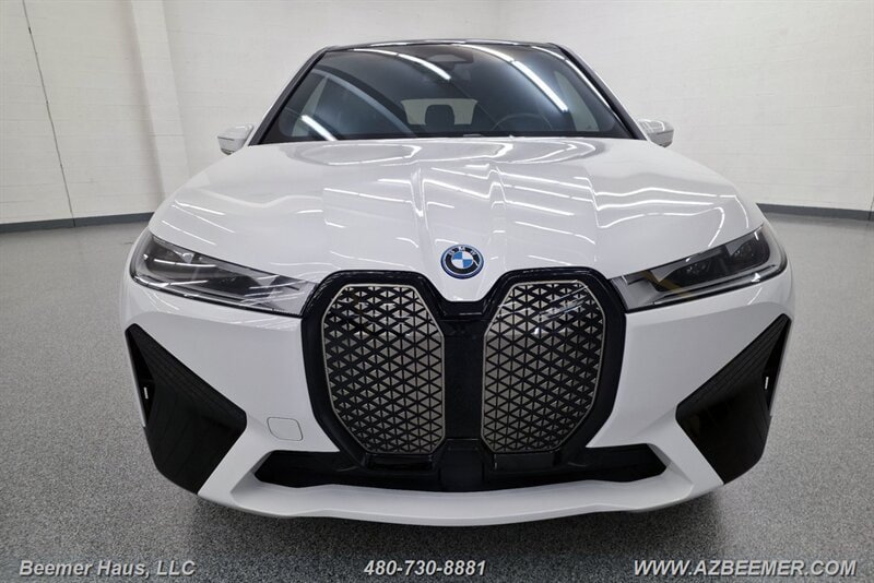 Used 2023 BMW iX xDrive50 w/ Sport Package AWD/4WD image 7