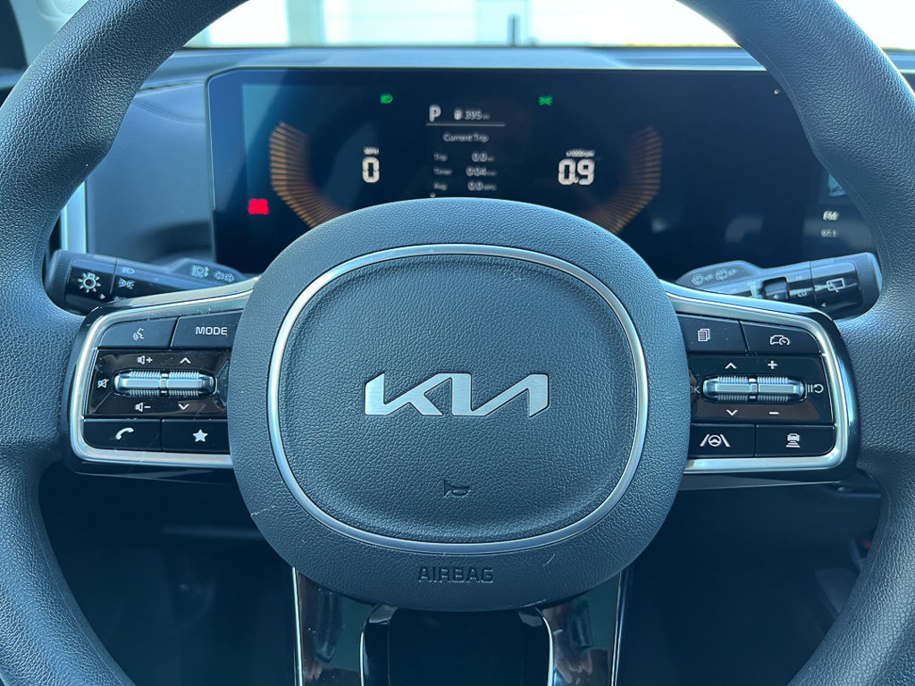 Certified 2025 Kia Sorento LX FWD image 19