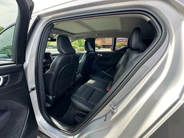 Used 2023 Volvo XC40 B5 Plus AWD/4WD image 18