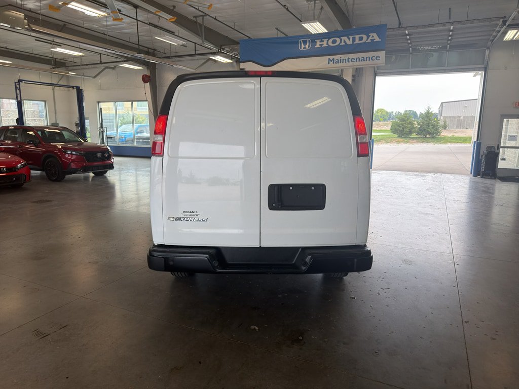 Used 2019 Chevrolet Express 2500 w/ Communications Package RWD image 4