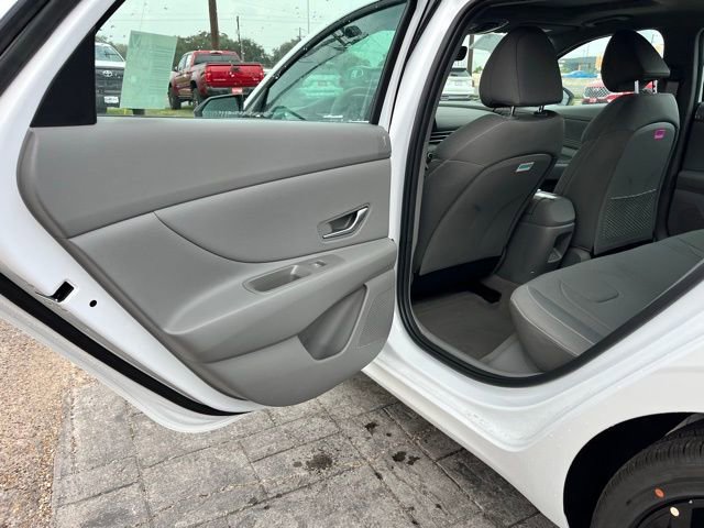 New 2026 Hyundai Elantra SEL Sport Premium FWD image 17