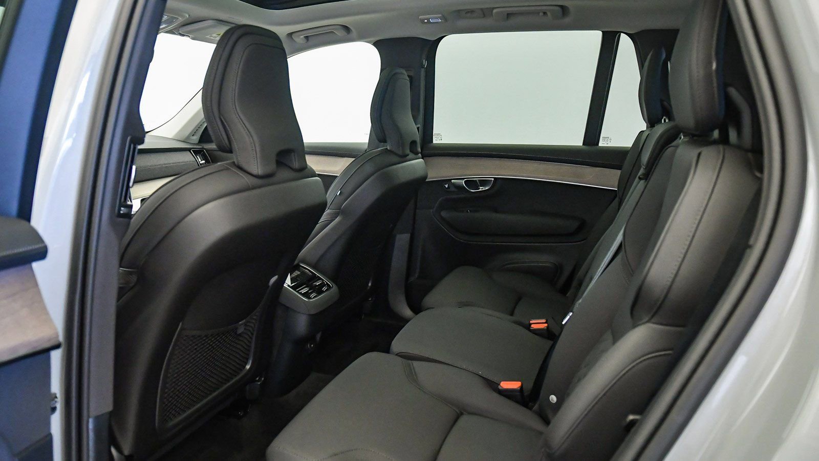 Certified 2025 Volvo XC90 B6 Core w/ Protection Package Premier image 23