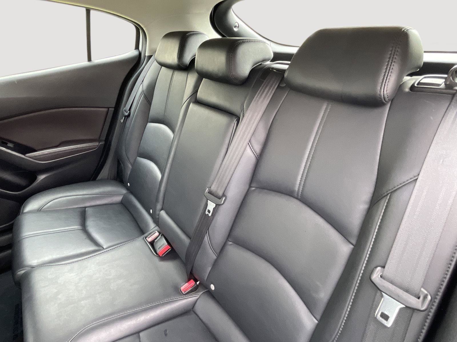 Used 2018 MAZDA MAZDA3 Touring image 18