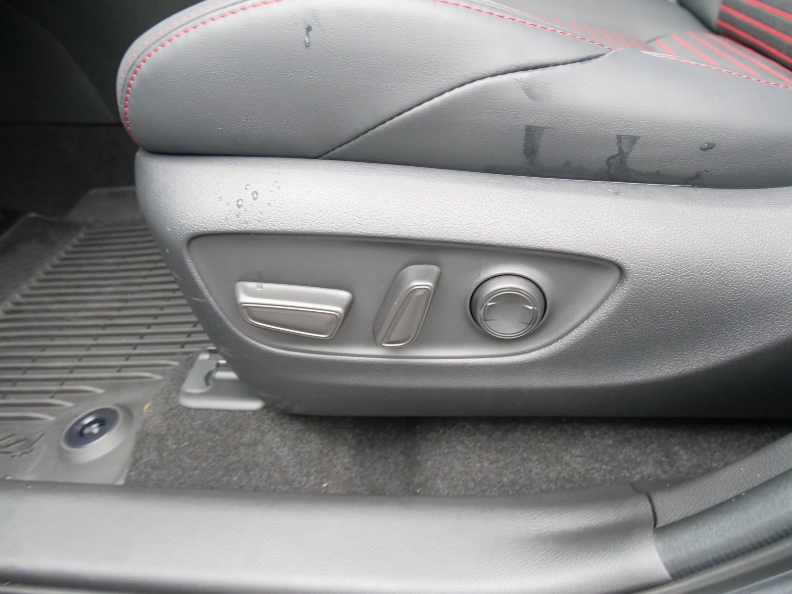 Used 2025 Toyota RAV4 XSE image 18