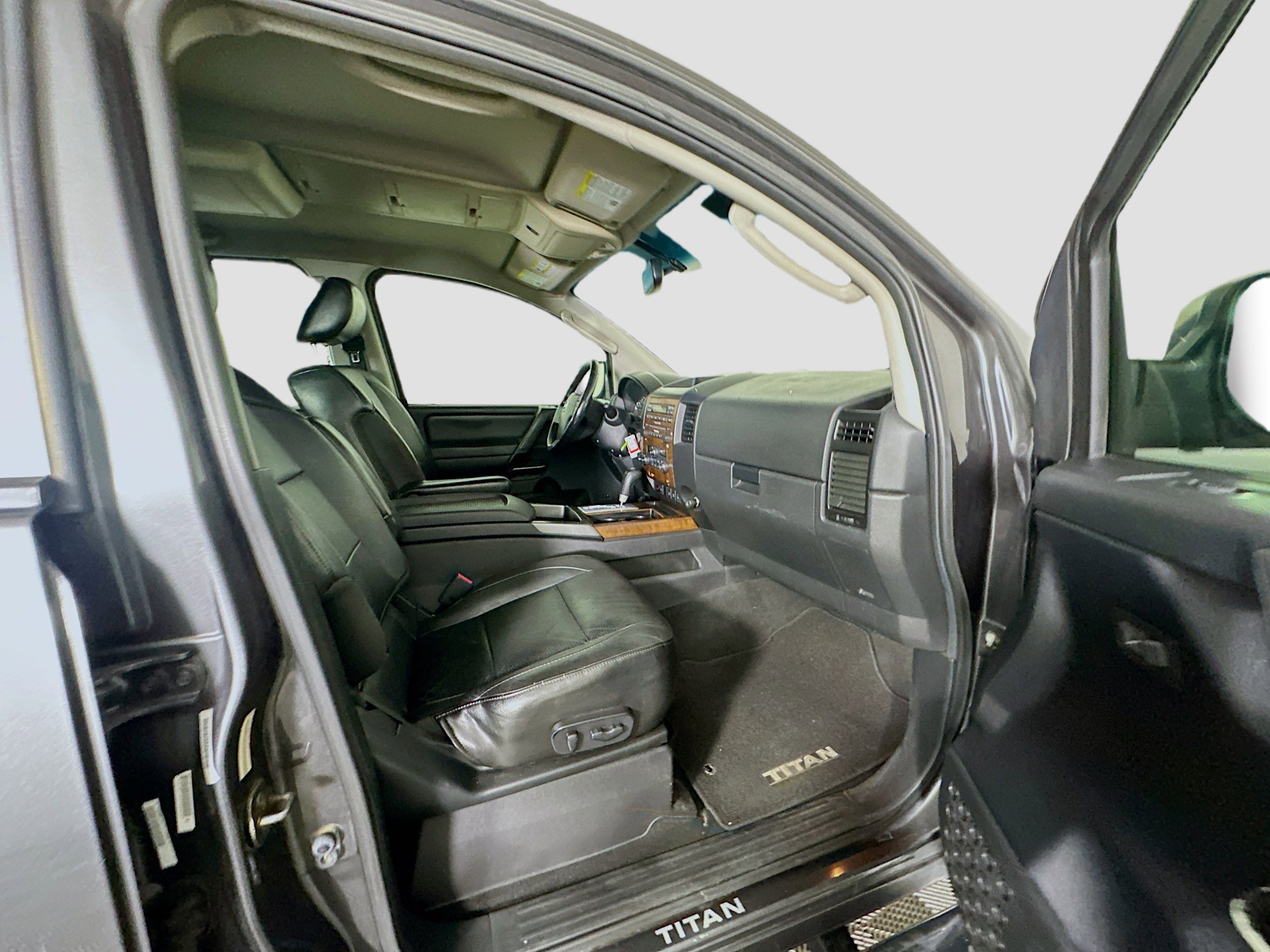 Used 2011 Nissan Titan SL w/ Heavy Metal Edition Pkg AWD/4WD image 28