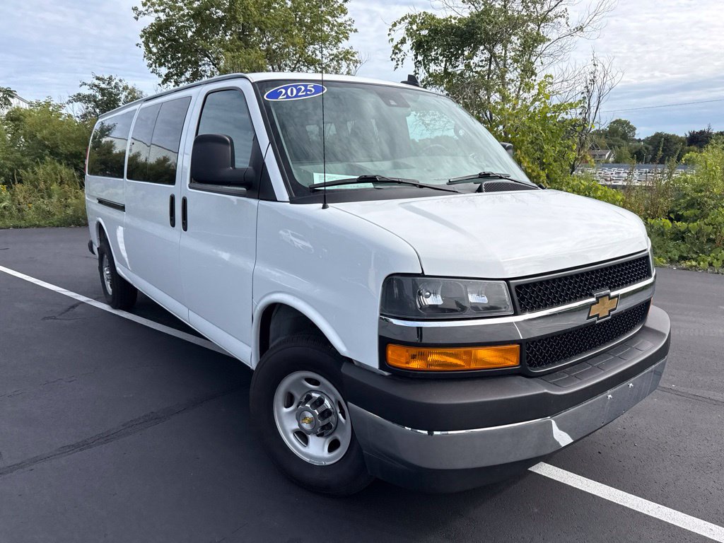Used 2025 Chevrolet Express 3500 LT w/ LT Preferred Equipment Group RWD image 2