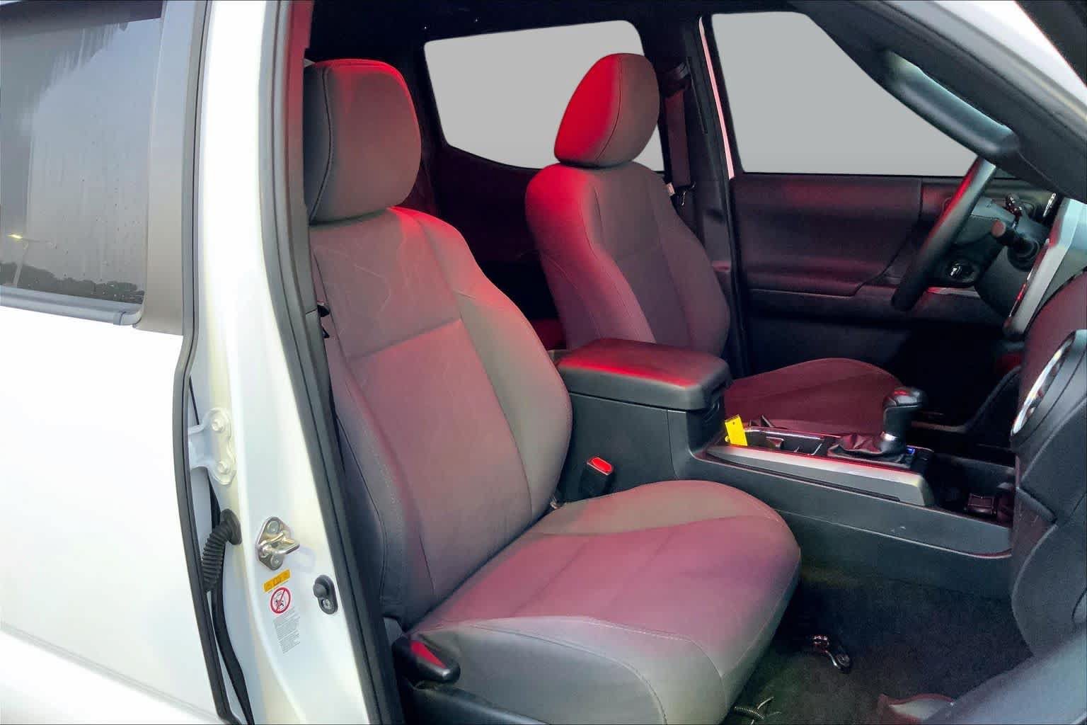 Used 2019 Toyota Tacoma TRD Off-Road w/ Technology Package AWD/4WD image 9