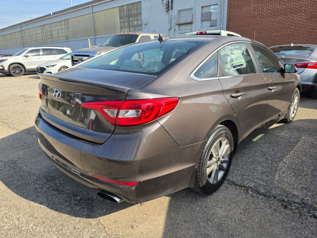 Used 2017 Hyundai Sonata SE FWD image 2