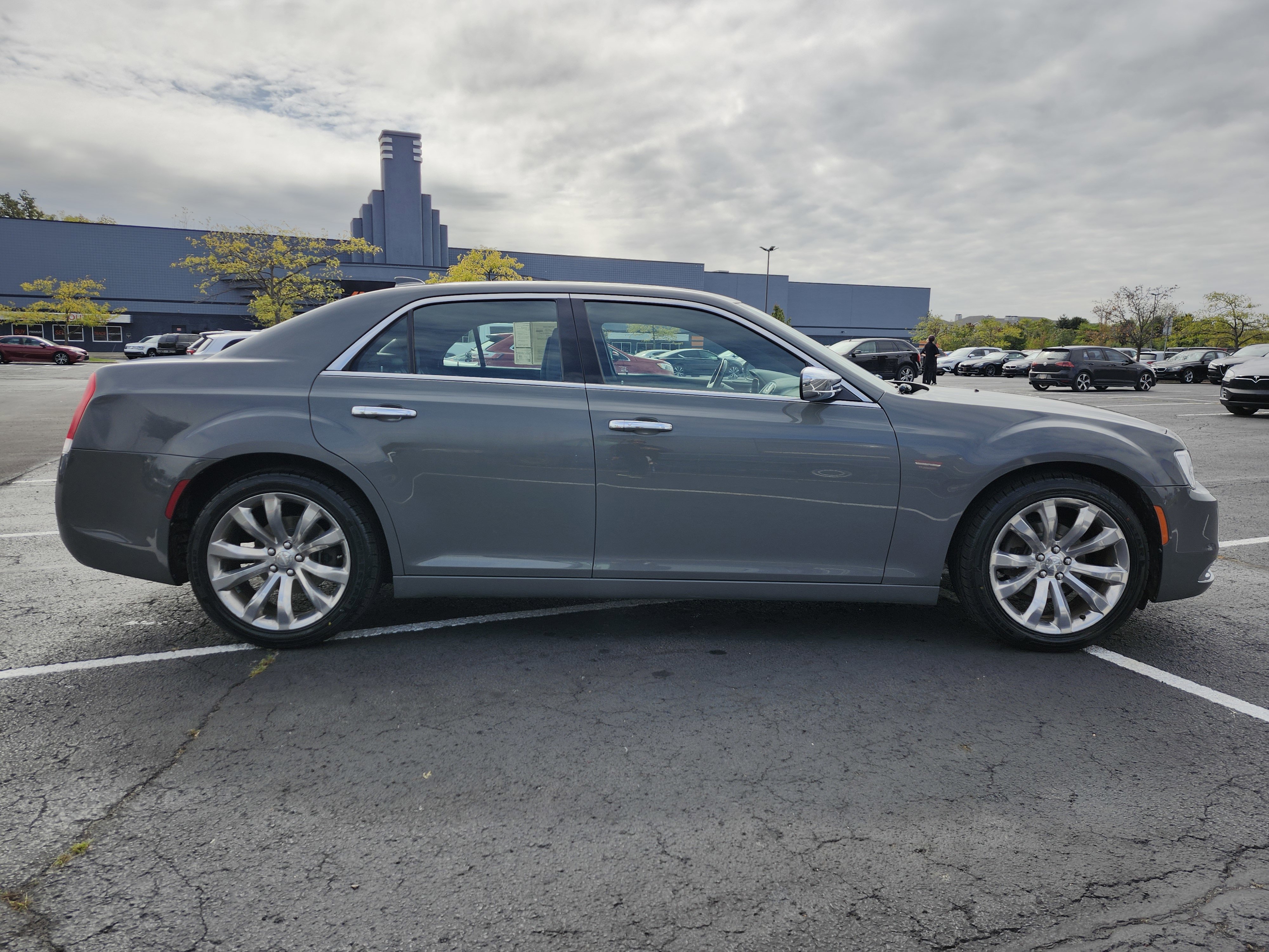 Used 2018 Chrysler 300 Limited image 11