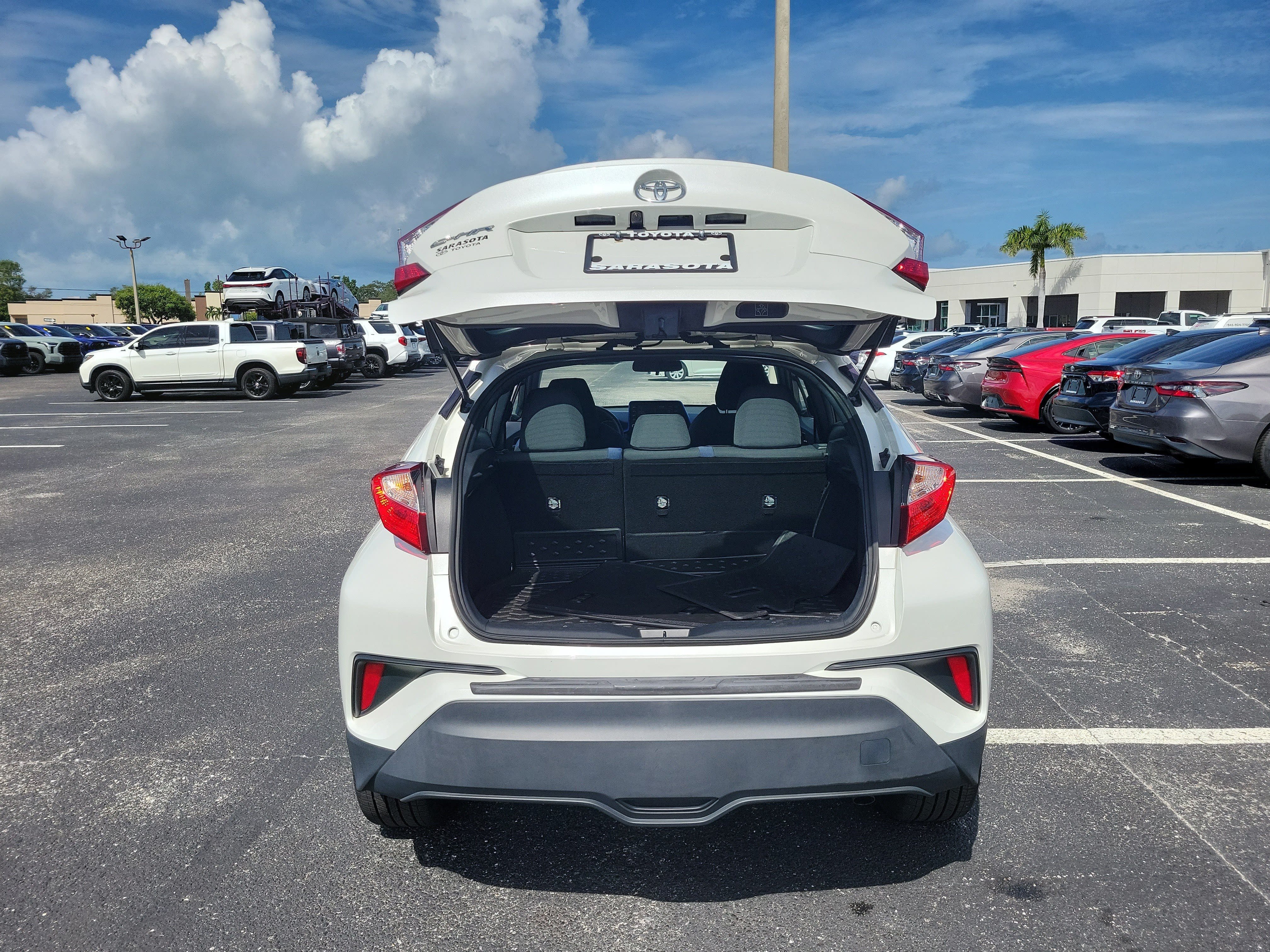Used 2021 Toyota C-HR XLE FWD image 10