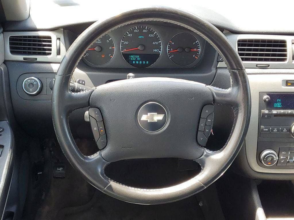 Used 2008 Chevrolet Impala LT w/ Luxury Edition Package FWD image 21