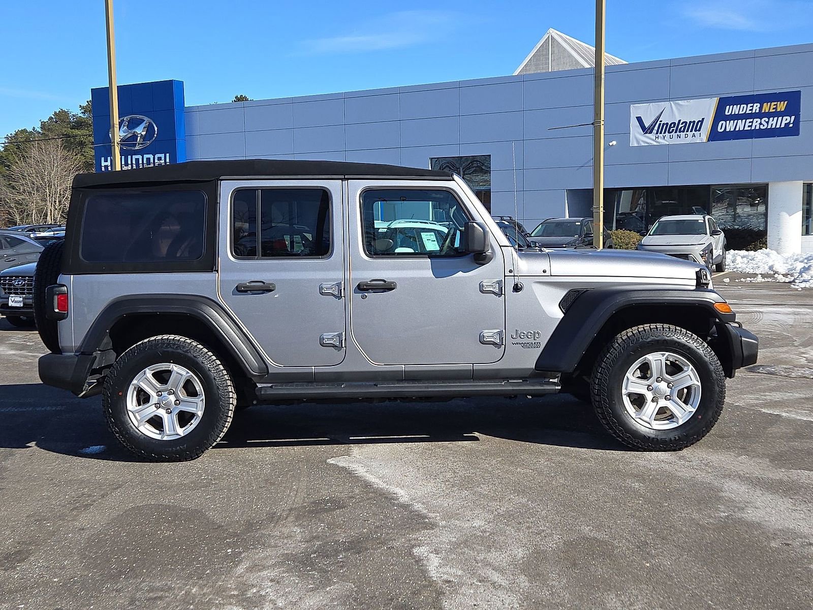 Used 2019 Jeep Wrangler Unlimited Sport S image 32
