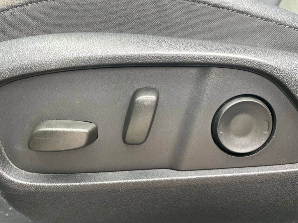 Used 2025 Chevrolet Equinox LT w/ Convenience Package II image 11