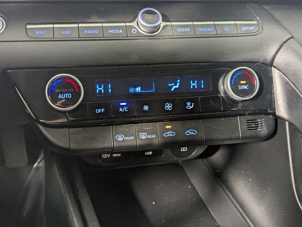 Used 2024 Hyundai Elantra SEL image 21