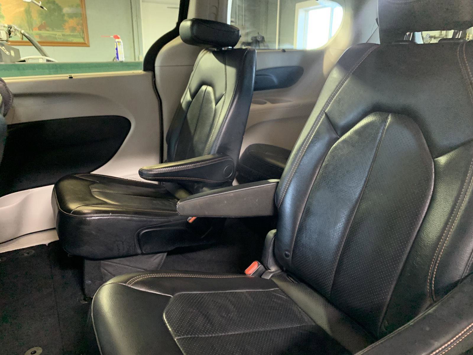 Used 2020 Chrysler Pacifica Touring-L Plus image 29