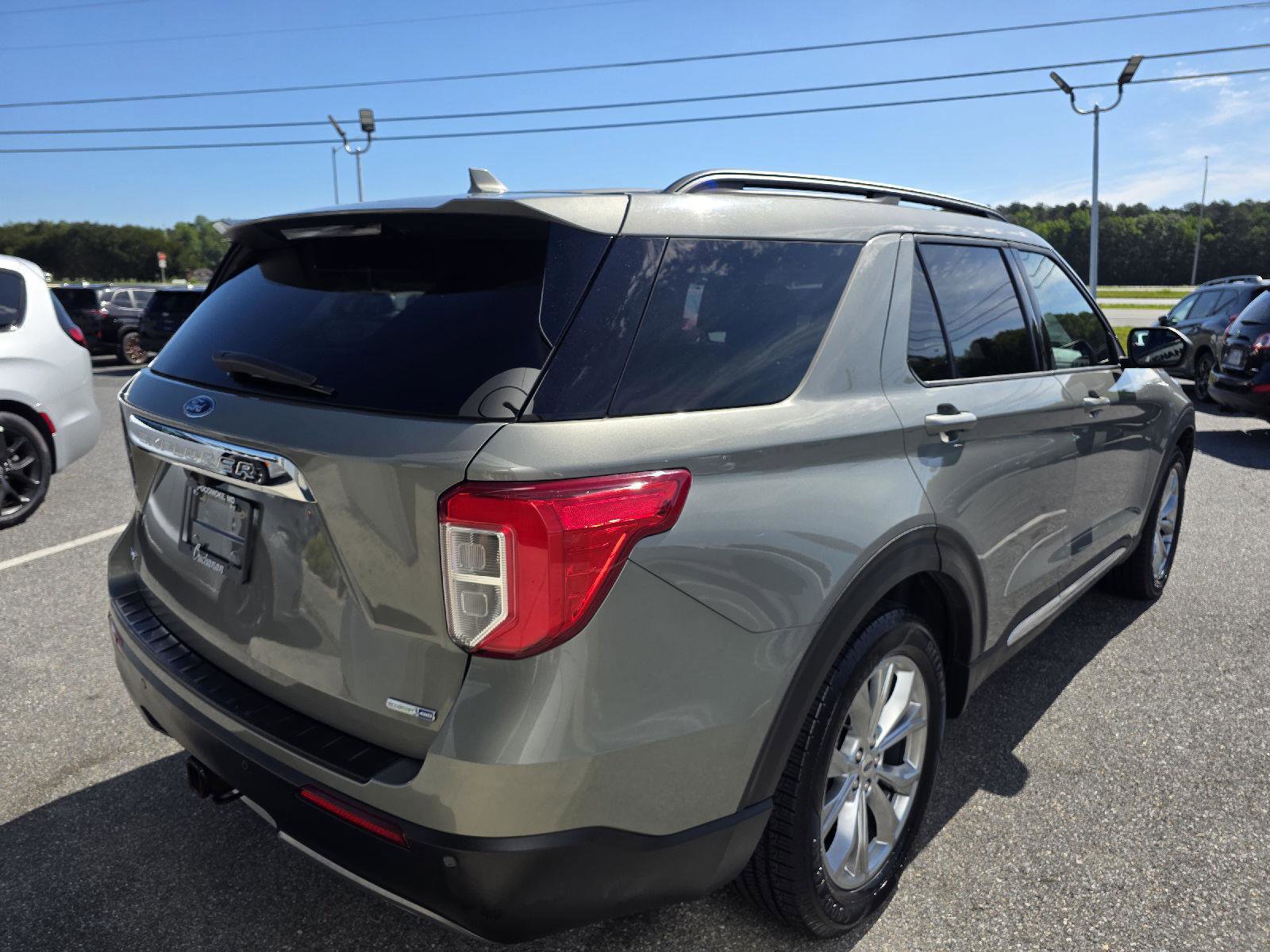 Used 2020 Ford Explorer XLT w/ Equipment Group 202A AWD/4WD image 5