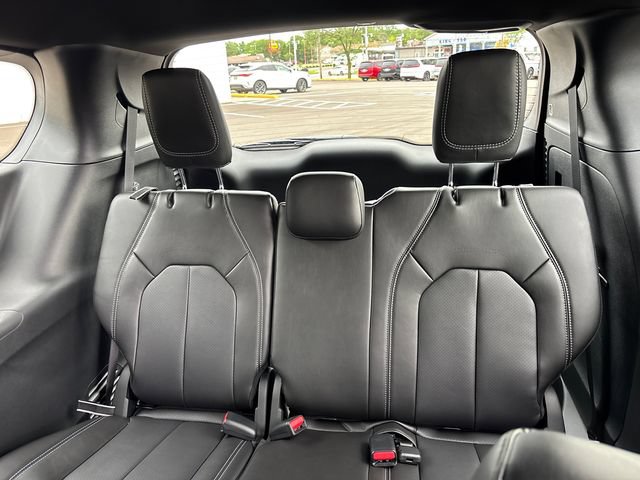 New 2027 Chrysler Pacifica Select w/ Family Tech Group FWD image 9