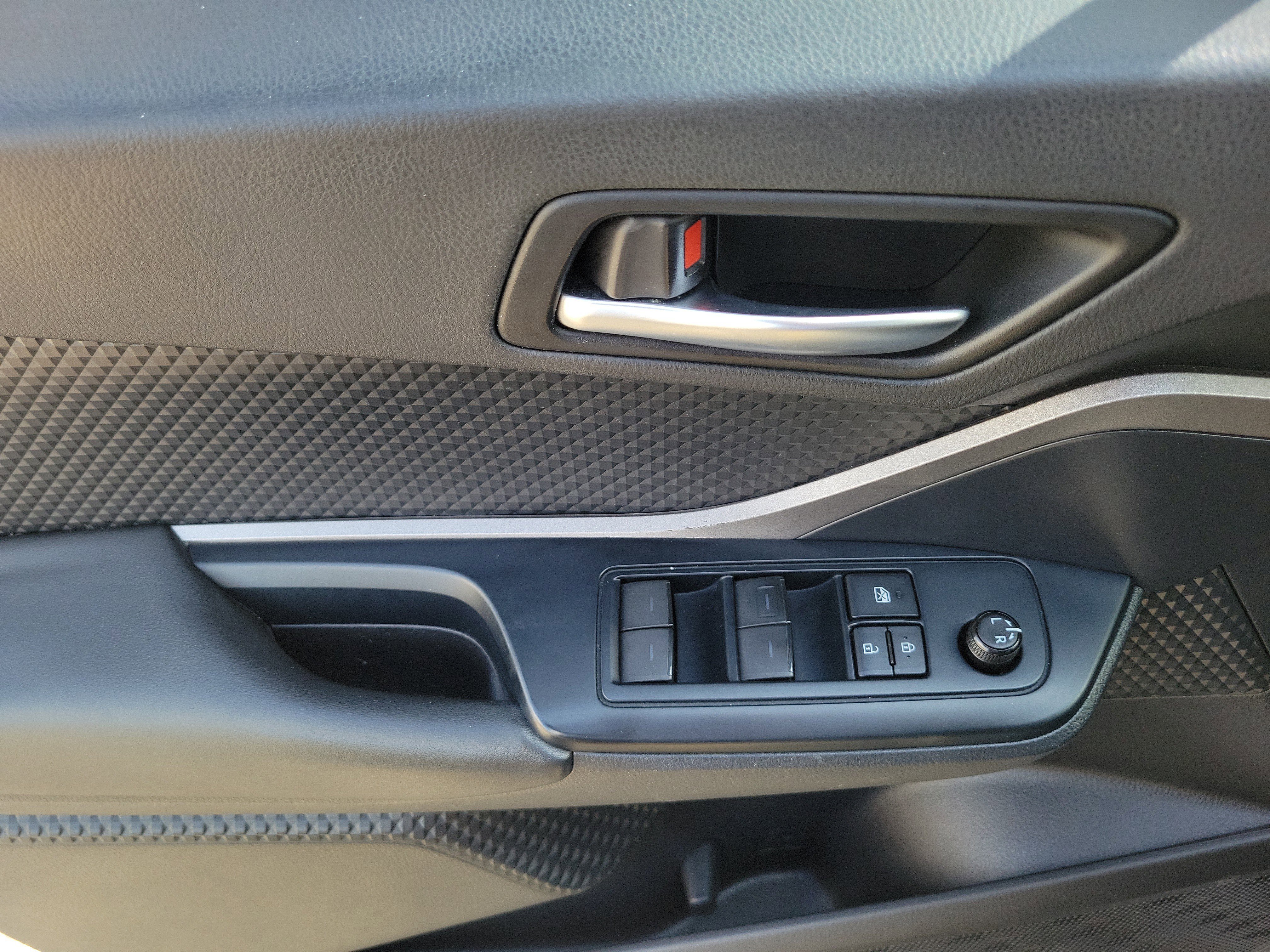 Used 2020 Toyota C-HR LE image 18