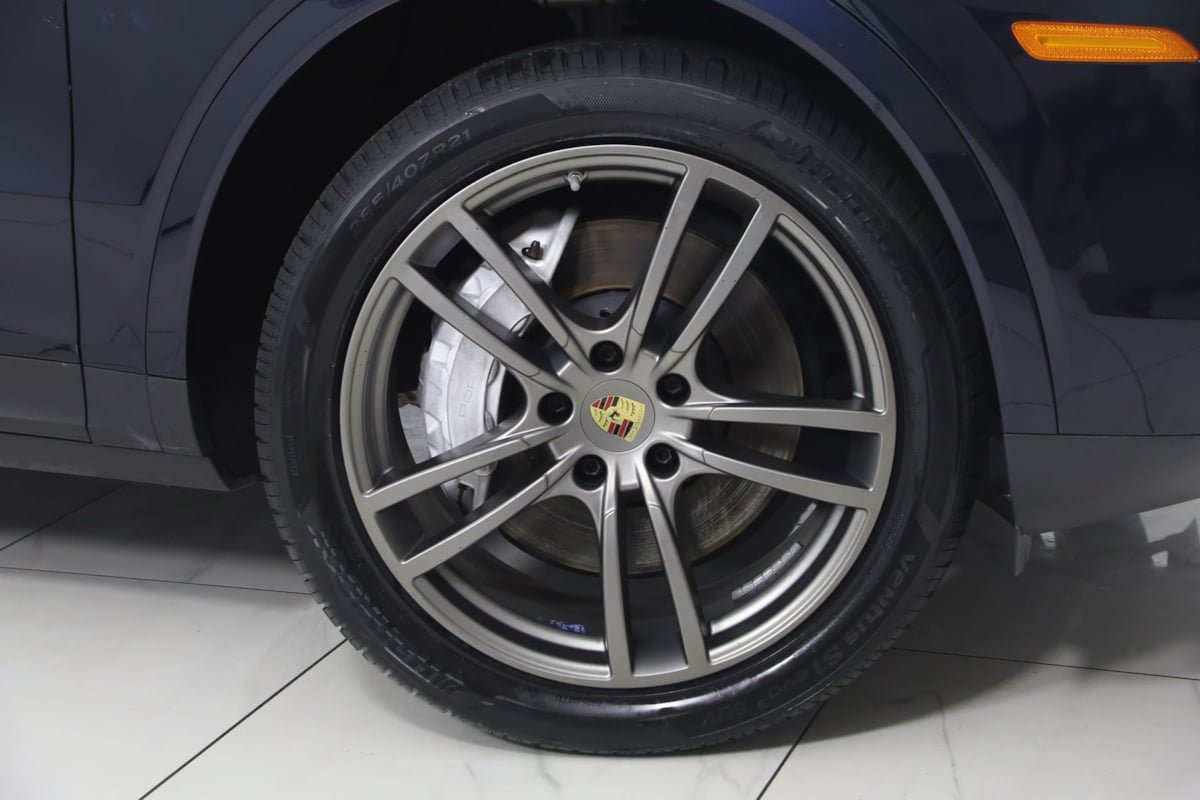 Used 2023 Porsche Cayenne Platinum Edition AWD/4WD image 16