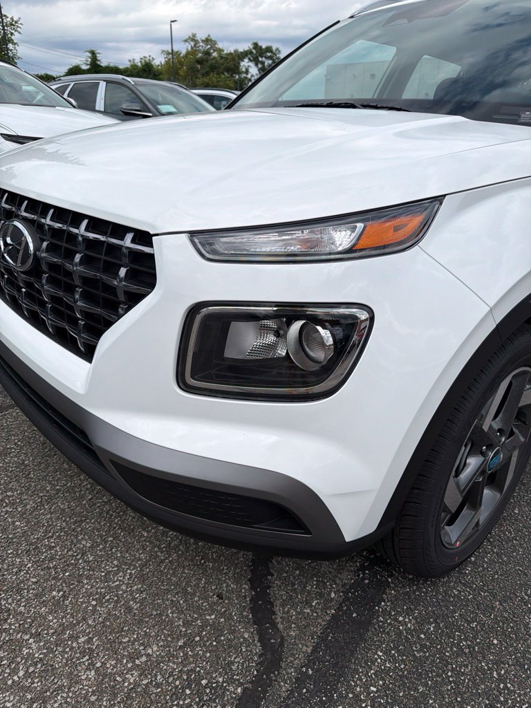 New 2026 Hyundai Venue SEL FWD image 9