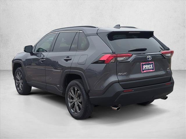 Used 2022 Toyota RAV4 XLE Premium AWD/4WD image 7