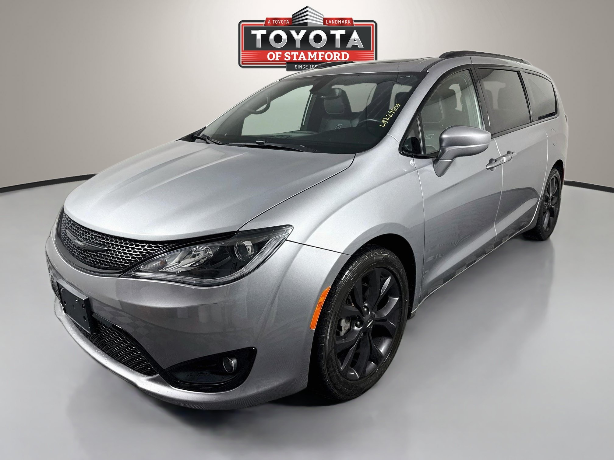 Used 2020 Chrysler Pacifica Touring-L Plus w/ S Appearance Package FWD image 3