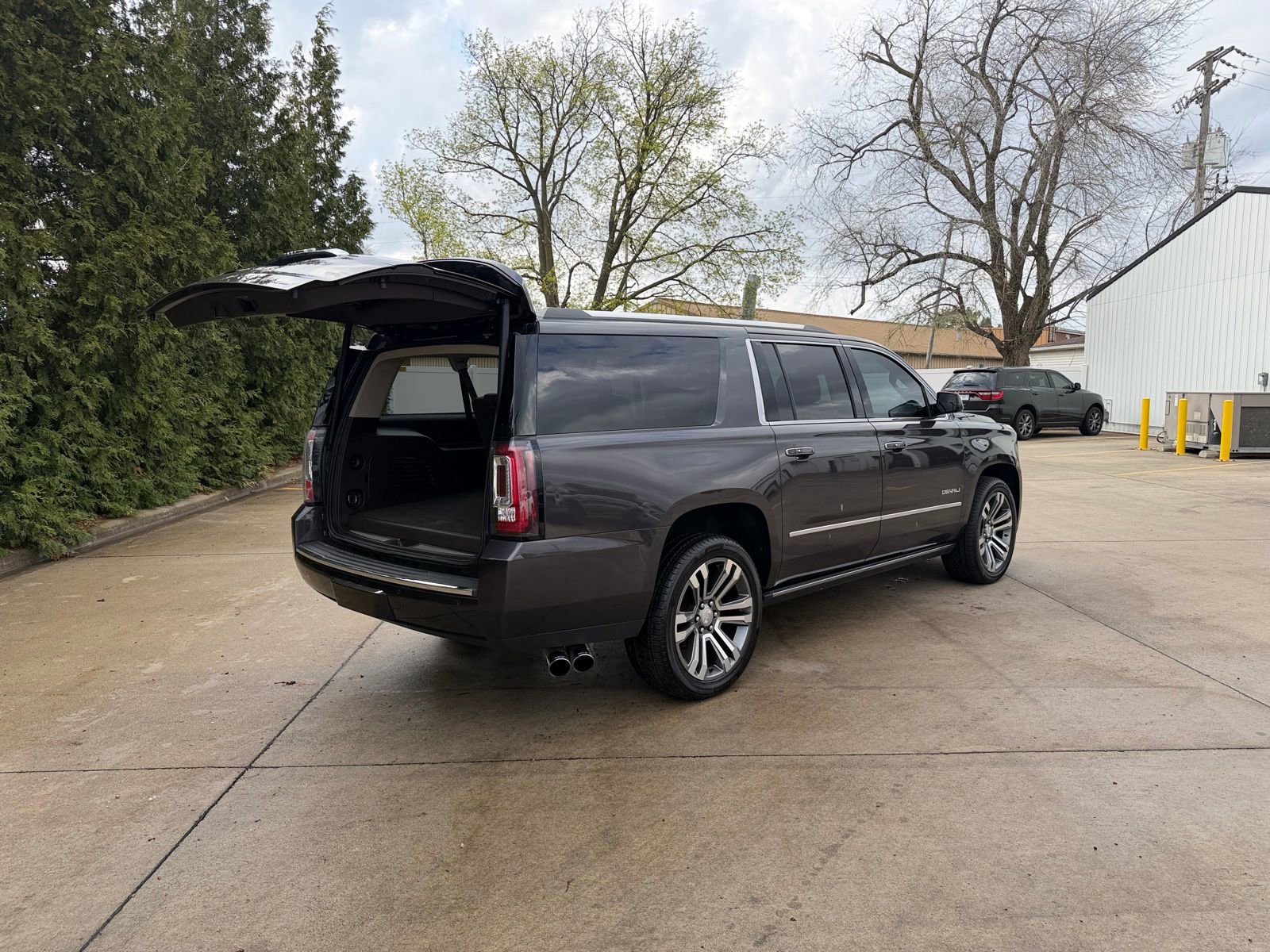 Used 2018 GMC Yukon XL Denali w/ Denali Ultimate Package image 32