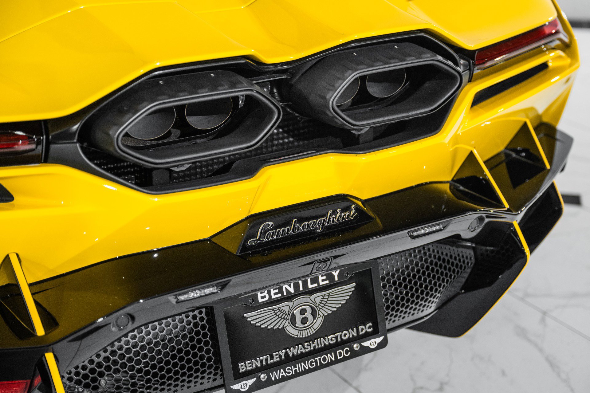 Used 2024 Lamborghini Revuelto image 11