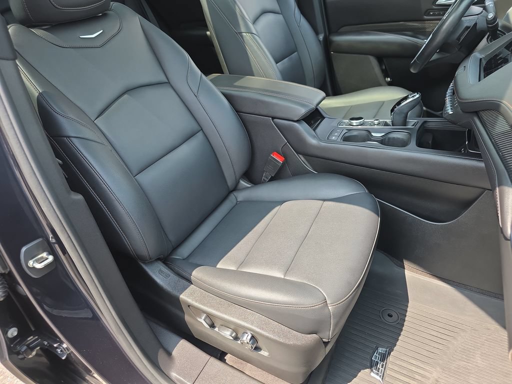 Used 2023 Cadillac XT4 Sport w/ Cold Weather Package AWD/4WD image 35