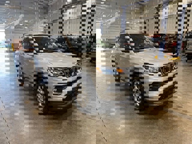 New 2025 Jeep Compass Latitude w/ Sun and Sound Group
