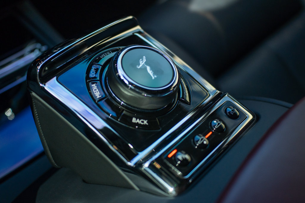 Used 2024 Rolls-Royce Phantom Sedan RWD image 22