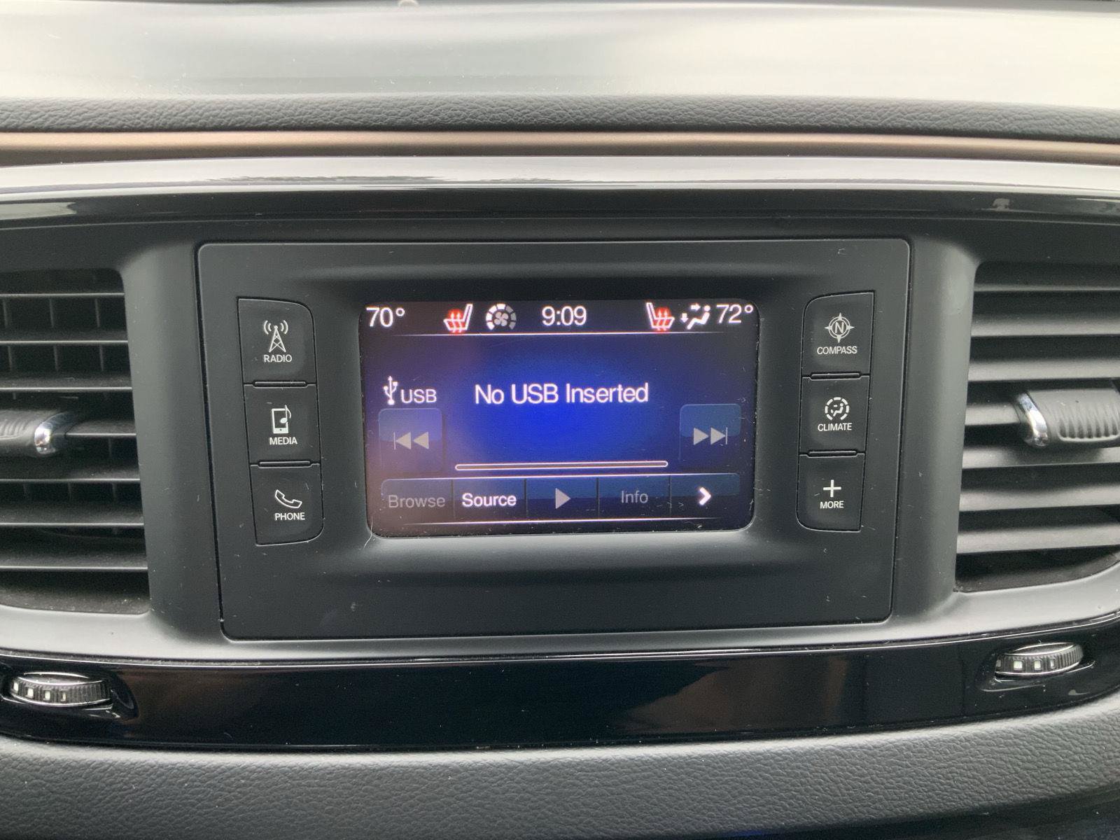 Used 2017 Chrysler Pacifica Touring-L FWD image 30
