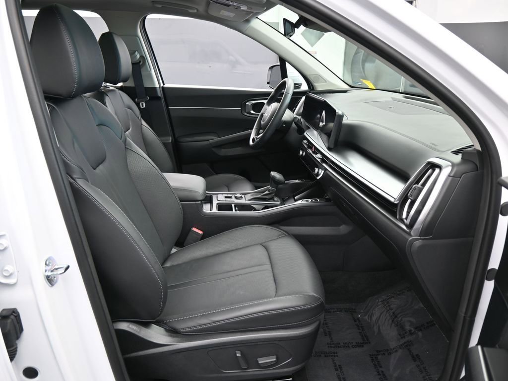 Used 2025 Kia Sorento EX w/ Panoramic Sunroof Package FWD image 45