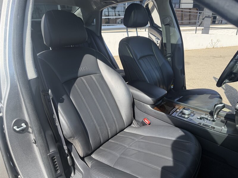 Used 2011 Hyundai Equus Signature RWD image 34