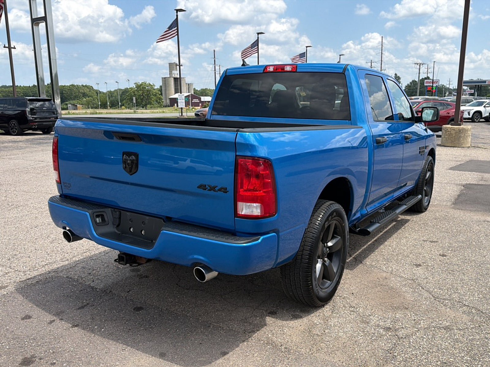 Used 2019 RAM 1500 Express w/ Hydro Blue Sport Package AWD/4WD image 4