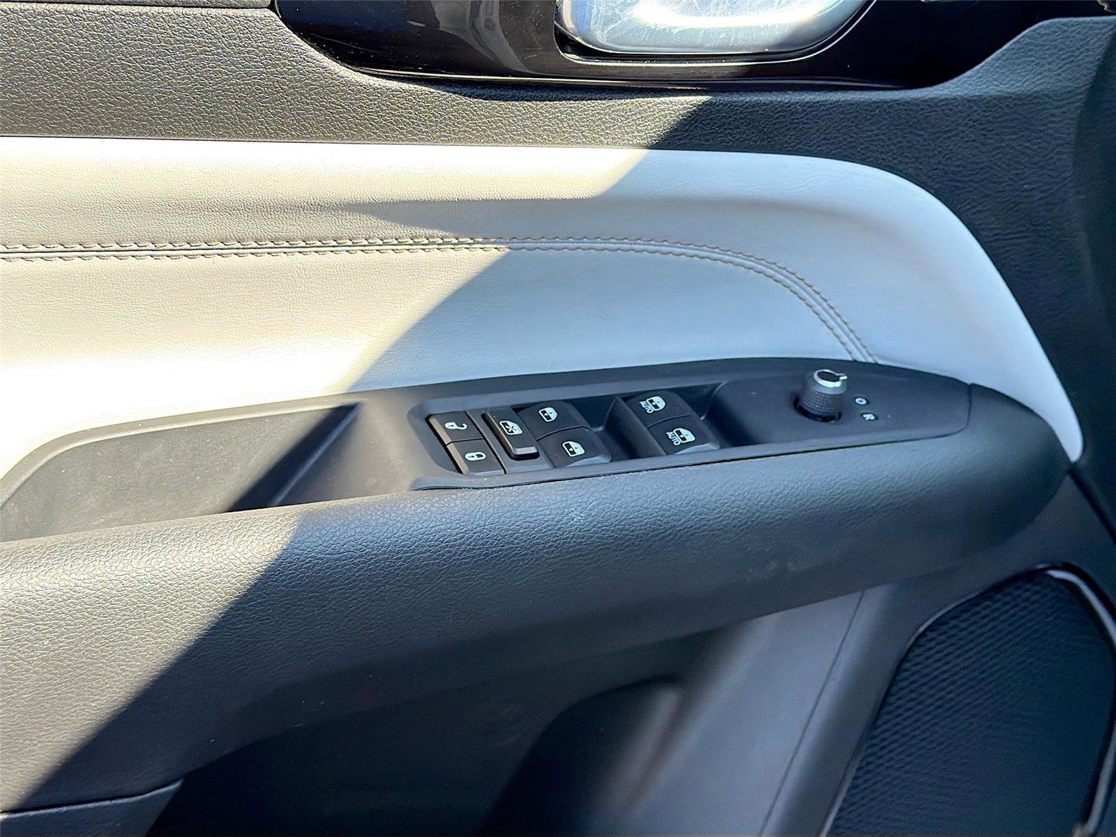 Used 2024 Jeep Compass Limited w/ Elite Group image 19